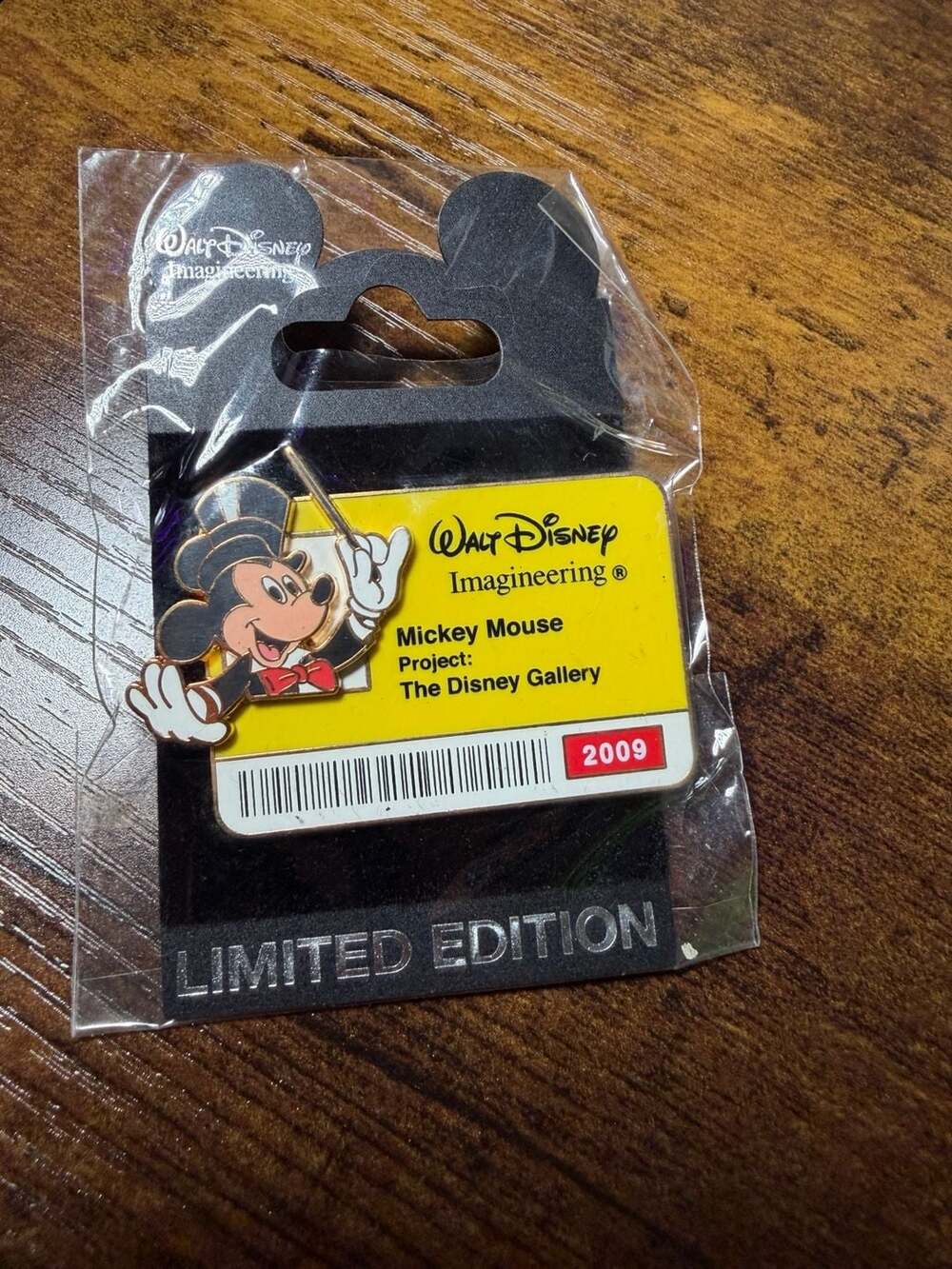 Walt Disney Imagineering Mickey Mouse Disney Gallery 2009 ID Badge Pin LE 300